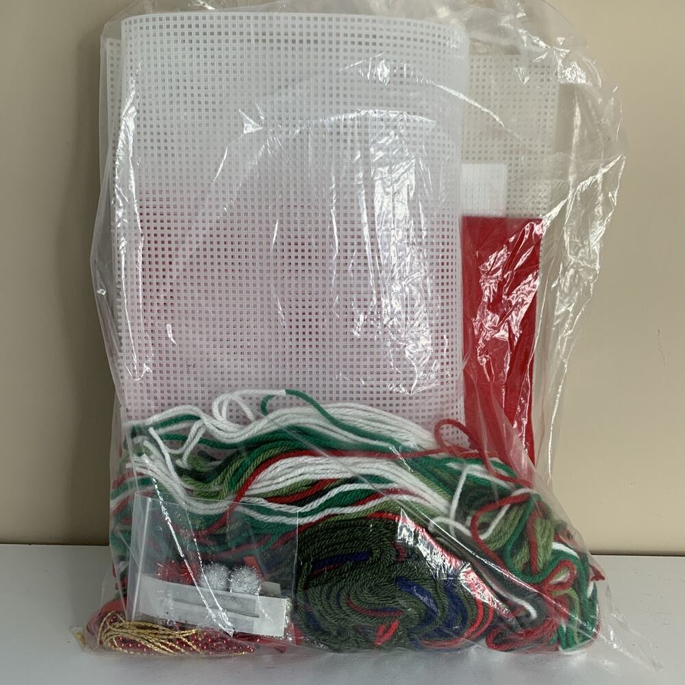 2014 Mary Maxim Christmas Tree Candy Dish Plastic Canvas Kit Yarn Needlepoint - Picture 4 of 6